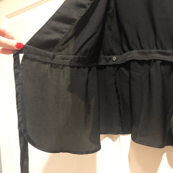 Black blouse! - Picture 3 of 6